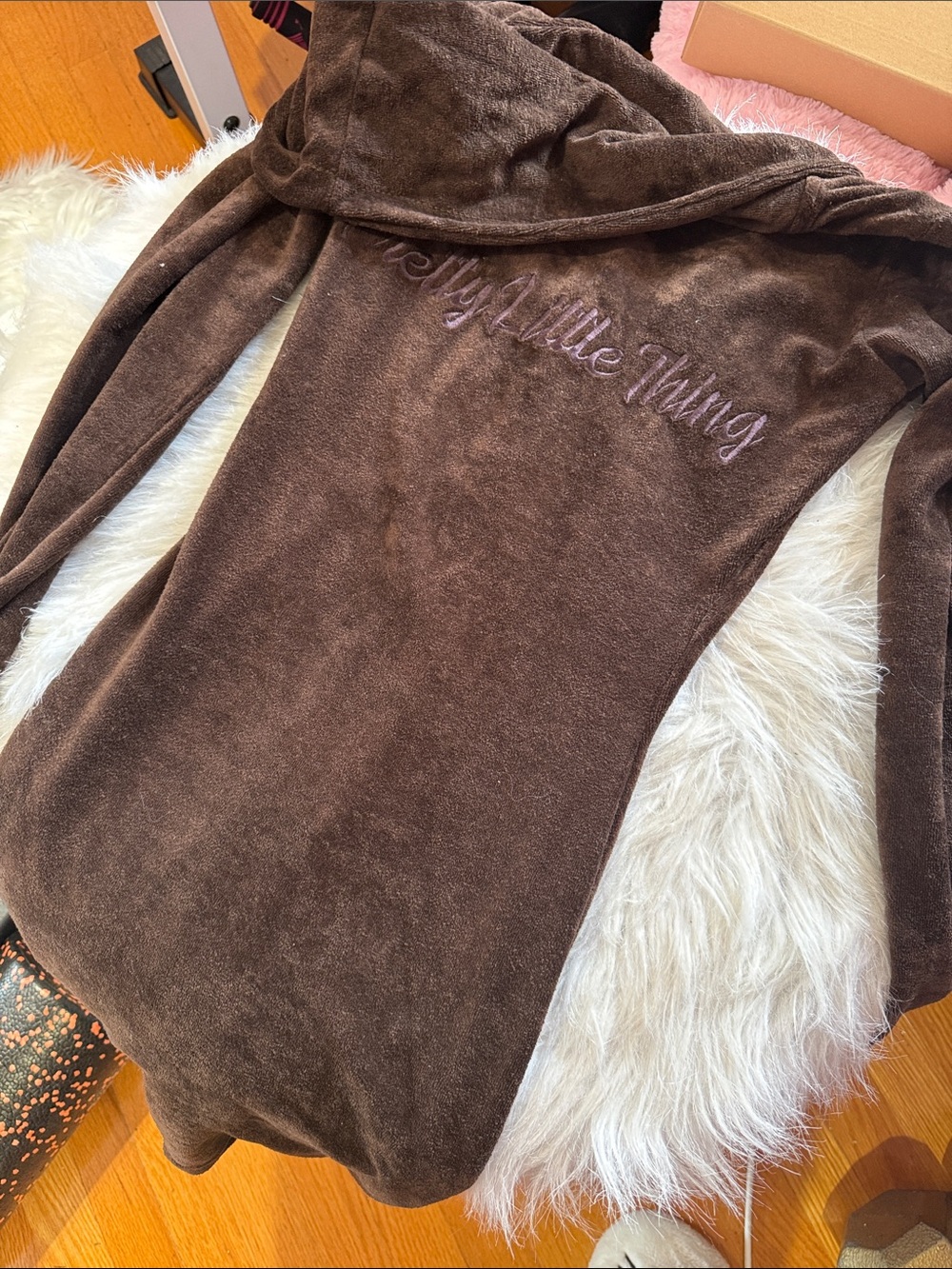 PRETTYLITTLETHING Shape Chocolate Brown Embroidered Hooded Bodycon Dress
Size: 2